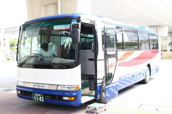 沖縄・貸切バス(ゆいバス)小型バス