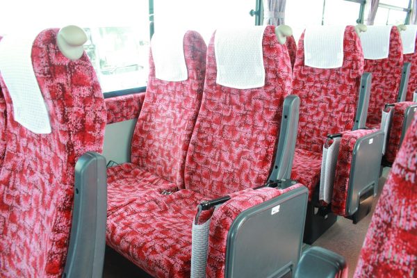 沖縄・貸切バス(ゆいバス)大型バス・車内・補助席クローズ